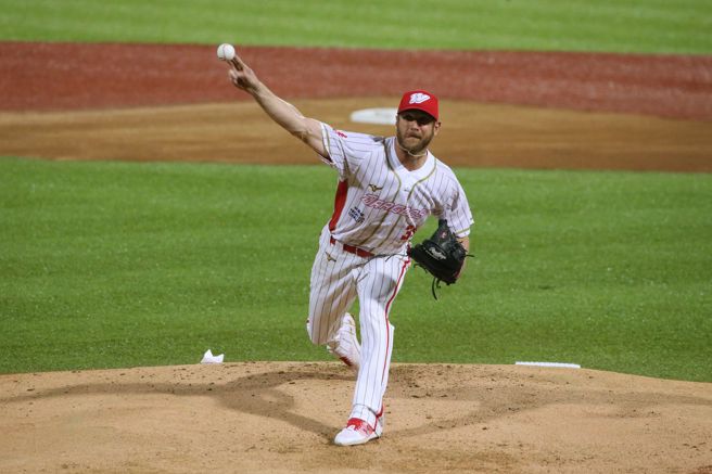 味全龙先发投手钢龙。（杜宜谙摄）