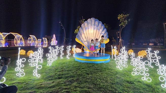 绝美的光环境，让游客好拍。（许逸民摄）