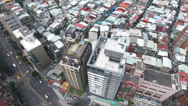 北市的中山北路周边危老改建兴盛，光是中山北路与巷内就有44处危老核准。(图/信义房屋 提供)