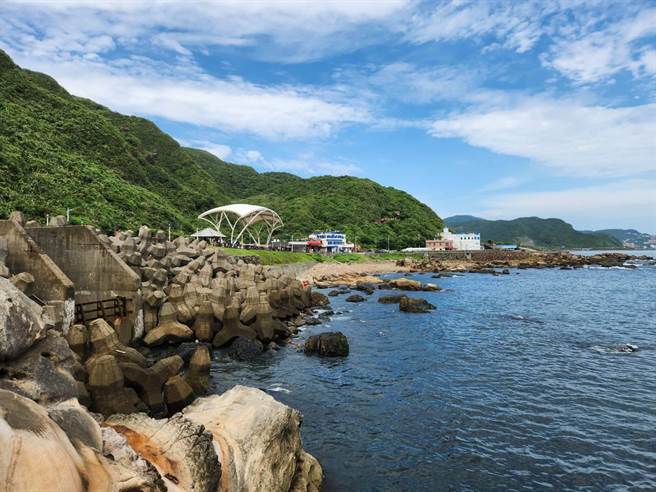 外木山海岸基隆知名景点，近日附近大武崙沙滩出现连续溺死事故持续封闭中。（读者提供／徐佑升基隆传真）