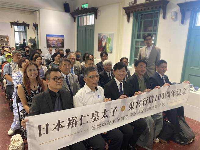 台南市政府举办东宫行启百年纪念活动，由副市长叶泽山（前排中）接待日方代表团。（曹婷婷摄）