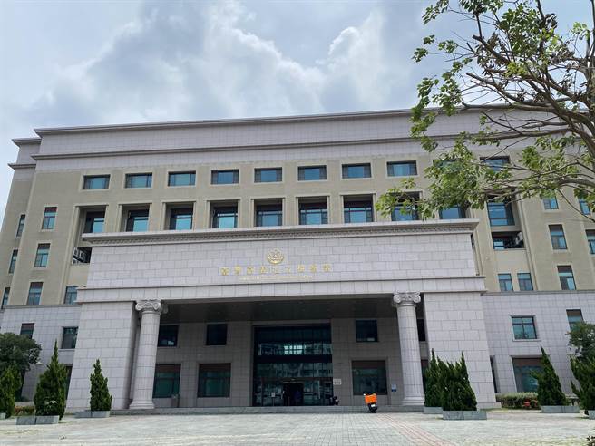 嘉义地检署解剖杜男遗体追查死因。（廖素慧摄）