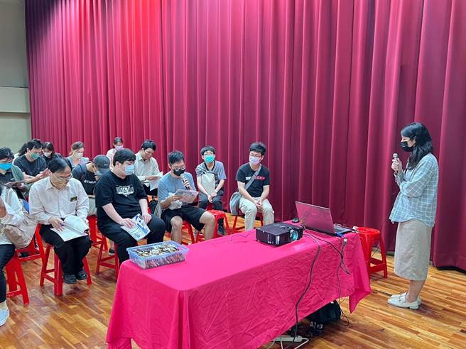 台中市劳工局办理徵才活动协助企业徵才，但却有民眾反映徵才活动业者不乏曾违反劳动法令的企业，议员张芬郁要求劳工局加强辅导。（劳工局提供／张亦惠台中传真）