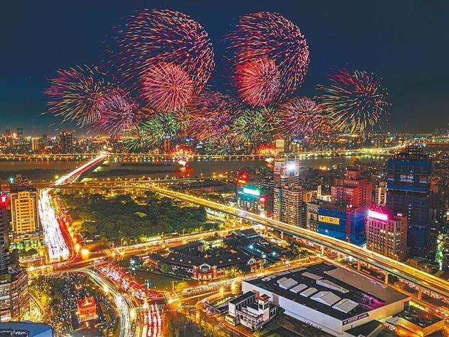 大稻埕夏日節壓軸煙火，警方公布交管措施。（本報資料照片）
