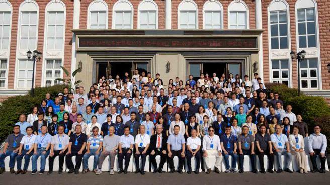 2023年（第十五届）国际数据挖掘与应用统计研究会年会参与学者合影。（图／辅仁大学）