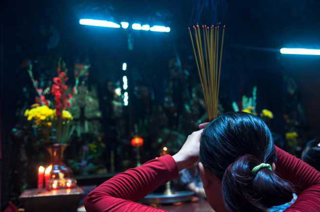 嘉义百年名寺有淫棍！ 佛祖前专找未婚妙龄女伸狼爪（示意图/shutterstock达志影像）