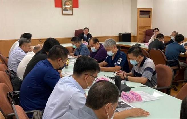 雲林地檢署檢察長戴文亮（最上方）於下屆總統及立委選舉查察會議中指示，法院以較為嚴格的標準駁回當選無效之訴，檢察官務必要加強論述能力盡力說服法官，並勇於上訴。（雲林地檢署提供）