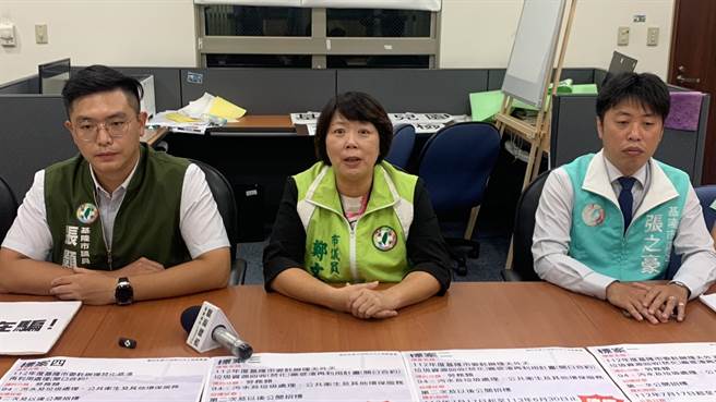 民進黨基隆市立委參選人鄭文婷（中）以及黨團總召張顥瀚（左）質疑，市長謝國樑指基隆不會產生垃圾大戰，但垃圾處理產生的灰渣疑似還在天外天焚化場未運出，要求市府說明清楚。（本報資料照）