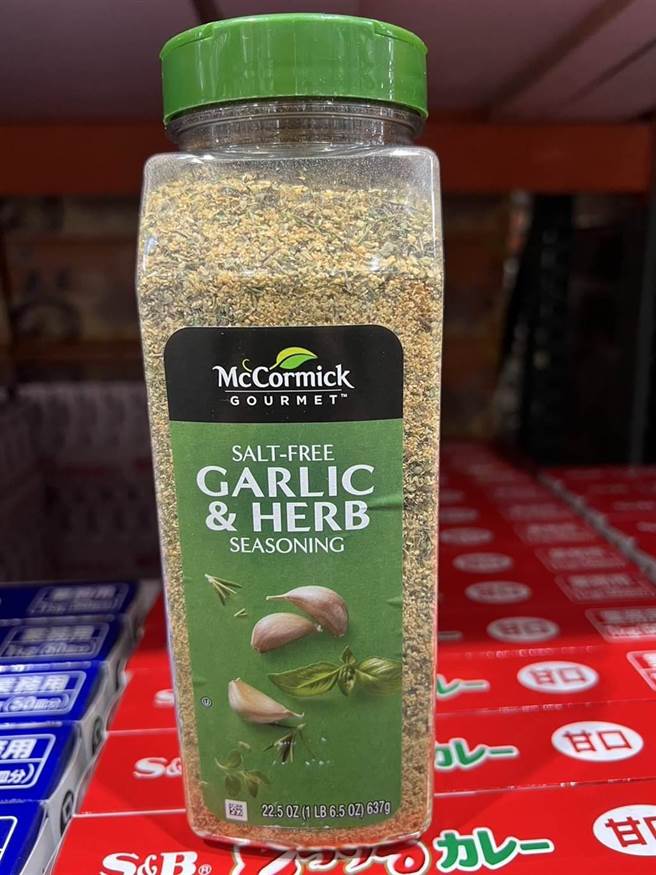 好市多台中南屯分公司的McCormick大蒜综合香料调味粉检出残留农药环氧乙烷0.1（mg／kg），与我国不得验出规定不符。好市多表明会申请复验。（食安处提供／潘虹恩台中传真）