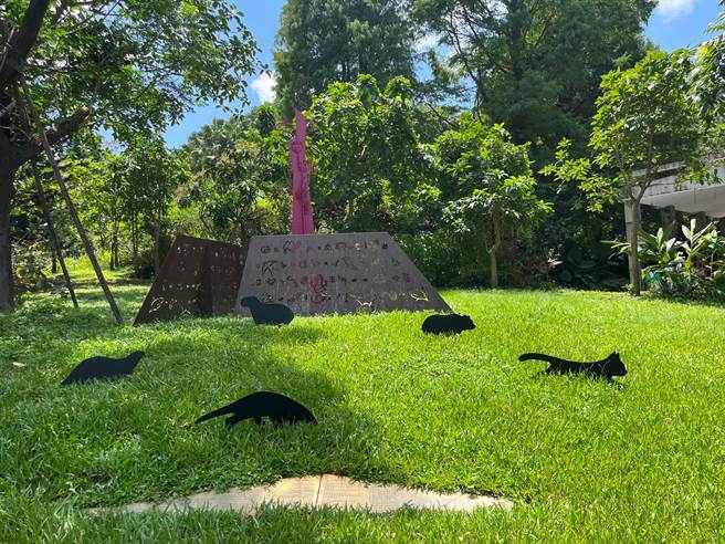 北市动物园将于8月20日至30日举行「向生命学习–动物追思会」，于园区生命纪念碑旁设置感恩留言区，让民眾用文字表达对逝去动物的思念。（北市动物园提供）