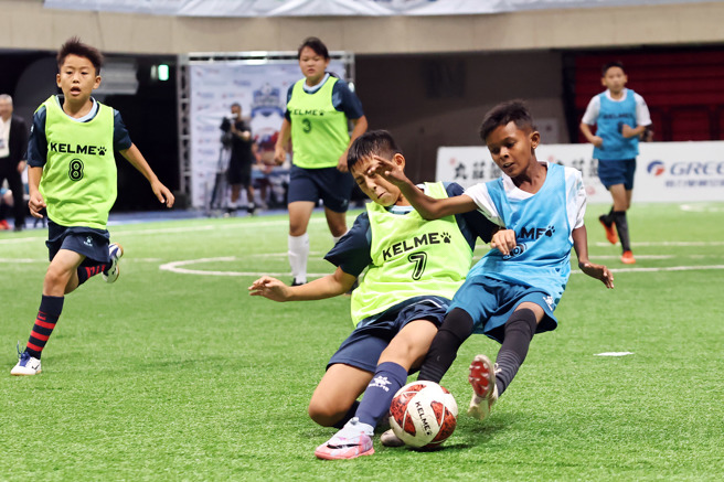 各国小球星参加菁英挑战赛拚劲十足。（迷你足球协会提供）