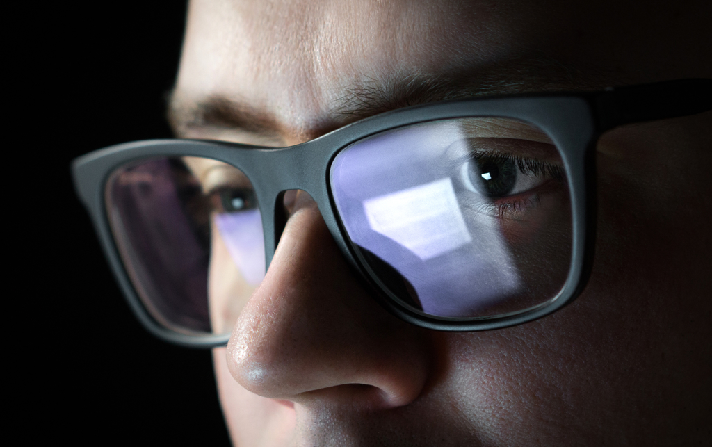 号称可过泸蓝光的镜片近年大为风行，但屡有科学家与验光师质疑护眼成效。（示意图／Shutterstock）(photo:ChinaTimes)