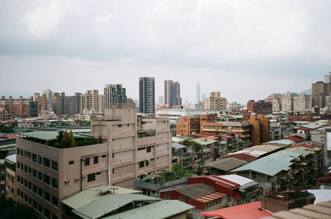 买房最怕遇凶宅！李男砸百万被骗提求偿，经上诉二审 ，嘉义地院法官近期宣告决结果。（示意图，非当事房子／shutterstock）