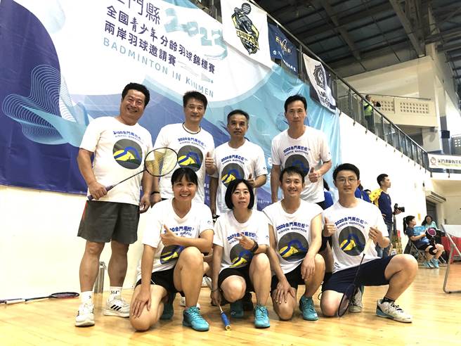 2023两岸EMBA羽球锦标赛在金门县立体育馆点燃战火，金大横扫对手勇夺全胜佳绩。(图／金门大学提供)