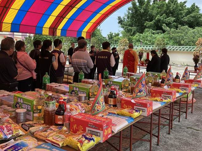 彰化县政府于彰化市八卦山太极恩主寺举办中元动物灵普度法会。（彰县府提供／孙英哲彰化传真）