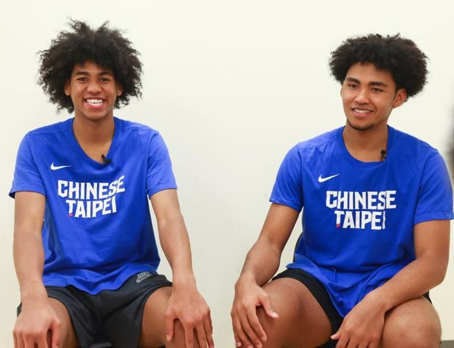 台美混血兄弟檔賀丹（Adam Hinton右）與賀博（Robert Hinton左）感情好，2人連喜歡吃的食物都一樣。（中央社）