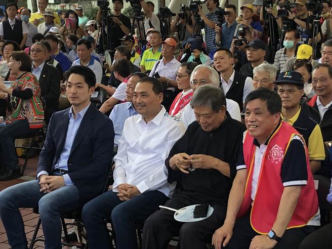 「台北市中原客家崇正會70周年慶」活動19日開跑，台北市長蔣萬安、新北市長侯友宜皆出席致詞，也不忘合體搶攻客家票。（張芷瑜攝）