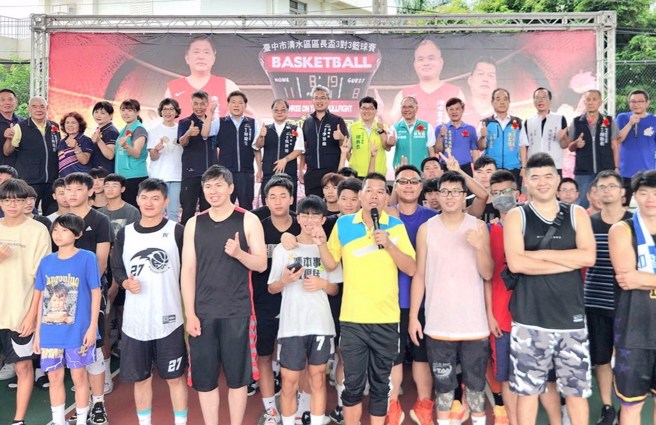 台中市清水区社区篮球联谊赛开打。(台中市政府运动局提供)