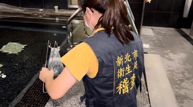 新北市衛生局會同中央採檢室內親水設施。（新北市衛生局提供）
