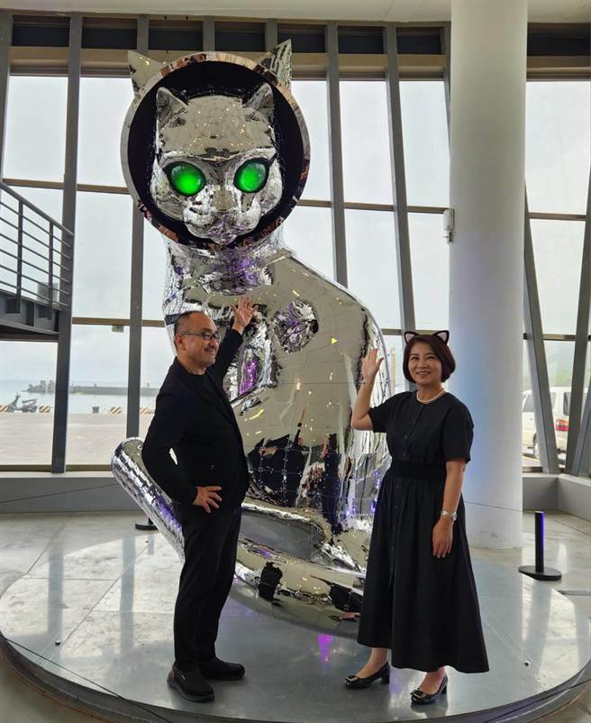 日本当代艺术家矢延宪司首次来台展出，带来被誉为大阪三宝之一的个人代表作「SHIPʼS CAT」系列，19日起在屏东车城海口港看海美术馆登场。（谢佳潾摄）