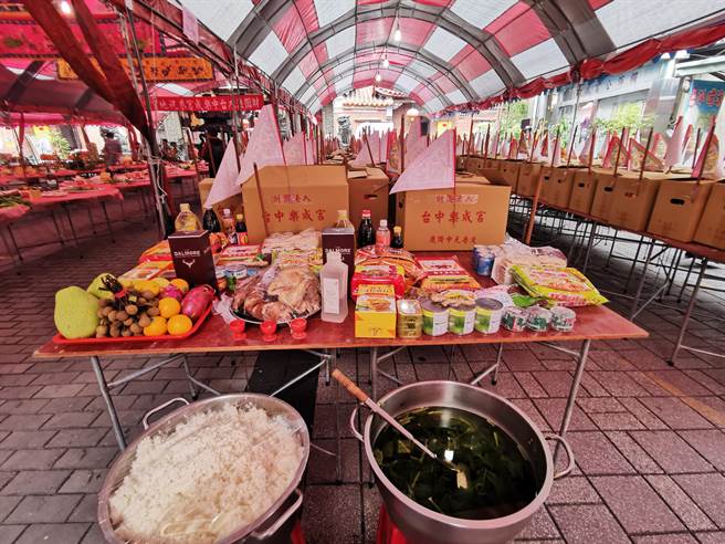 民间相传农历7月鬼门开，各界祭拜「好兄弟」求平安，命理师及民俗专家提醒民眾相关祭拜禁忌。（杨登嵙提供／陈淑芬台中传真）