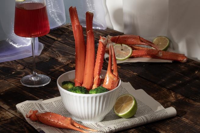 松叶蟹盅也在假日无限吃的餐点行列。（台南大员皇冠假日酒店提供）