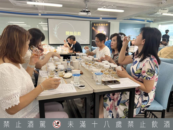 「金威奖」秋季大赏台中场盲饮结果19日出炉，TOP 3分别为汀士顿12年、吉拉12年、亚伯乐12年。(林金池摄) ★《中时新闻网》关心您：饮酒过量，有碍健康。酒后不开车，安全有保障！