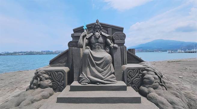 希腊神话区的「雅典神庙的宙斯」沙雕。(黄敬文翻摄)