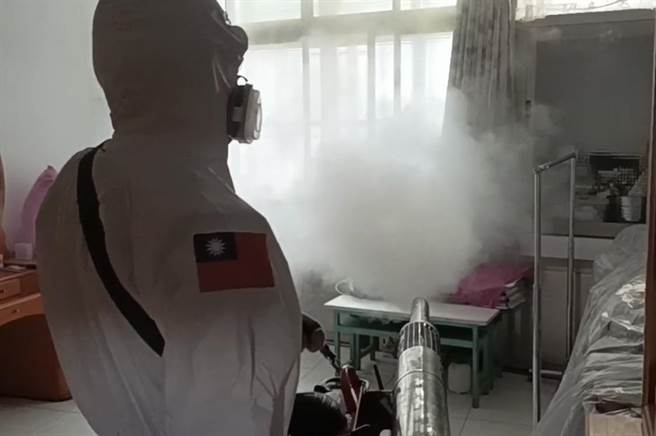 台南市登革热疫情严峻，累计已1620例，今天展开大规模喷药。（台南市卫生局提供／曹婷婷台南传真）