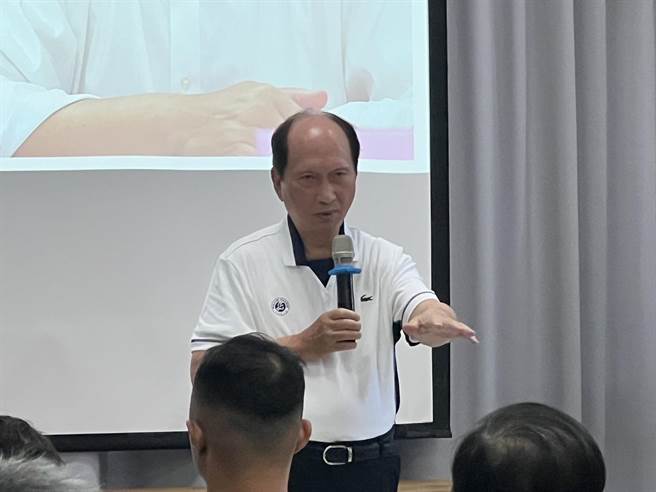 政務委員吳澤成今受邀開講，他指出，未來10年是宜蘭發展的關鍵期，高鐵延伸宜蘭、鐵路高架案等都要推動與定案。（宜蘭Plan提供／李忠一宜蘭傳真）