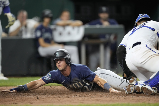 水手內野手莫爾（左）。（美聯社資料照）