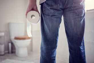 調查揭男性更常蹲廁所！ 醫示警勿超過「1時間」恐有3危害