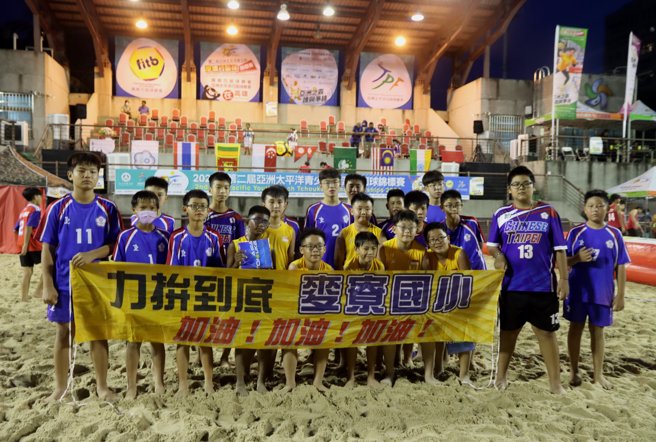 U12男生組以麥寮國小為主的中華A隊打完國小最後一場比賽後合照。（國際巧固球總會提供）