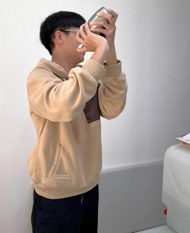 教育部推动「高级中等学校中途离校学生中介教育措施计画」，为中途离校学生开设饮料调制丙级证照课程。（教育部提供／林志成台北传真）