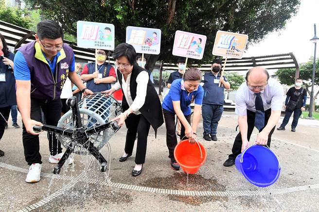 「巡、倒、清、刷」是防治登革热的四大有效作为。（彰县府提供／孙英哲彰化报导）