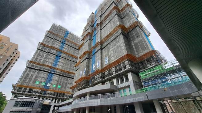 中和安邦社会住宅现况A、B栋外观图。（新北市城乡局提供）