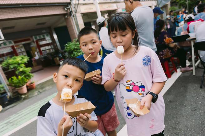 琳琅满目的冰品。受到小朋友的喜爱。（图片来源：高雄市观光局）