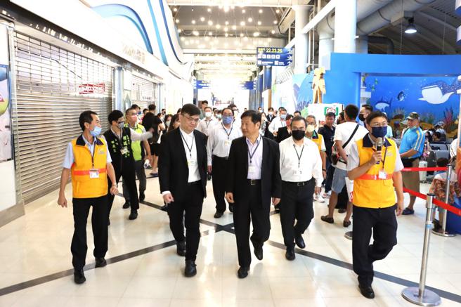 中央地方考察高雄国际机场，要求2030完成新航厦第一期工程。（赖瑞隆立委服务处提供）