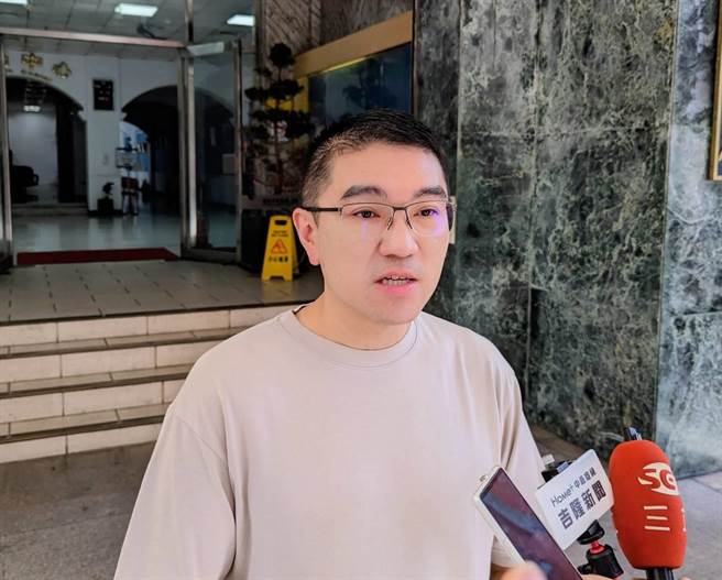 基隆市长谢国梁表示，20日下午将赴大武崙沙滩视察，做开放前的最后确认。（张志康摄）