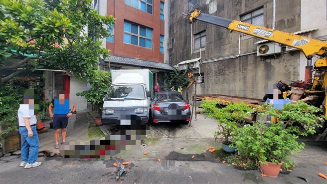 车祸现场一片狼藉。（民眾提供／李京升苗栗传真）