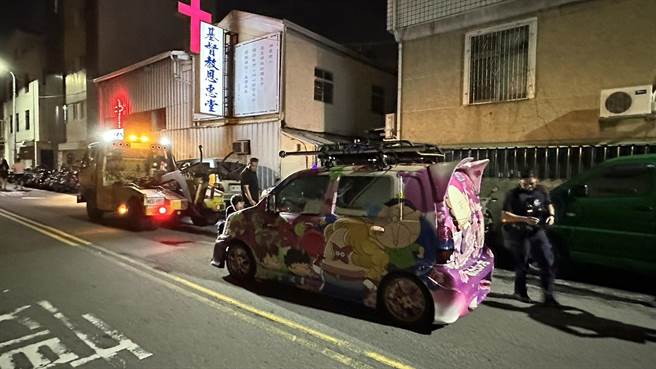 警方到场发现该车辆为注销车辆，依法告发病拖吊移置保管。（民眾提供／张亦惠台中传真）