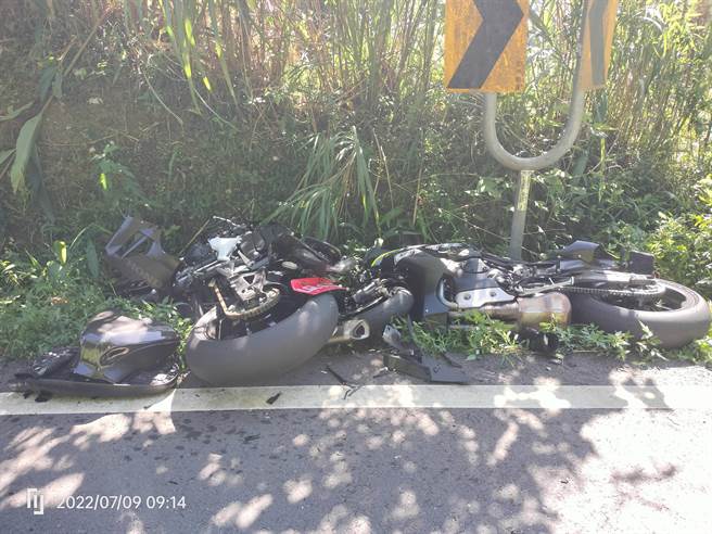 3辆大型重机严重毁损。（警方提供）