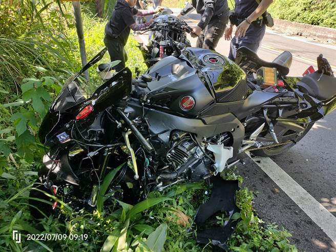 3辆大型重机严重毁损。（警方提供）