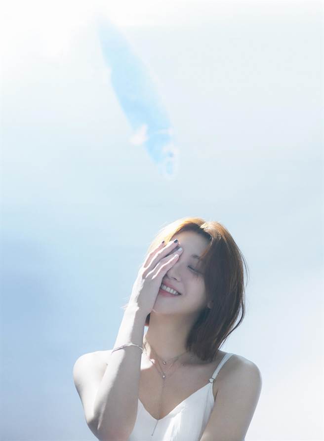 林逸欣专辑封面由合作多年的摄影师江民仕掌镜。（鑫羽工作室提供）