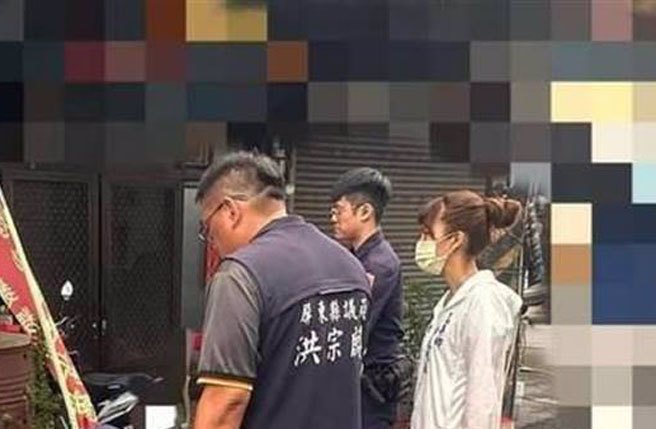 屏東縣議員洪宗麒18日跑行程途中，在萬丹鄉遇上7旬林姓老翁從3樓墜落，轉眼瞬間他成功徒手接住差點摔落在地的林翁。（翻攝自洪宗麒臉書／謝佳潾屏東傳真）