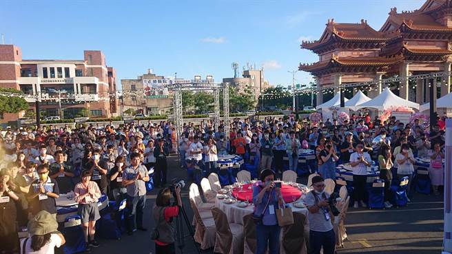 现场360人参加正统鹿耳门圣母庙的单身联谊派对。（程炳璋摄）