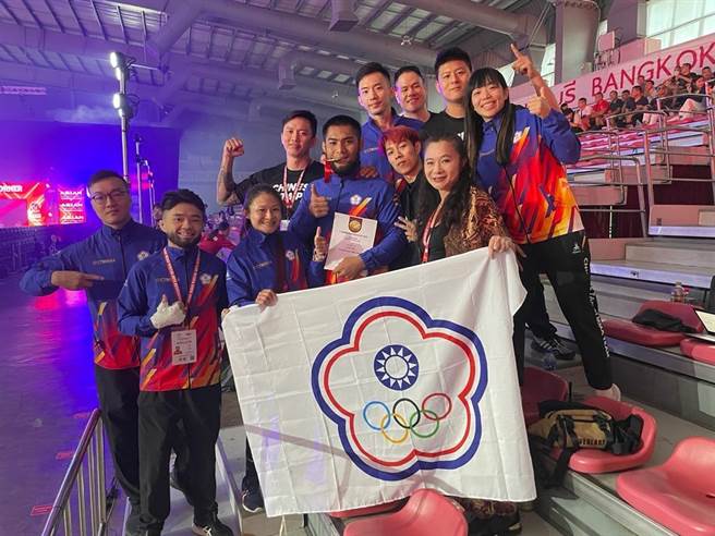 第一届综合格斗亚锦赛在泰国曼谷登场，国手尤凯文为台湾夺下首面金牌，陶奕儒则拿下银牌，7位选手总计拿下1金、1银、4铜好成绩。（应晓薇办公室提供）