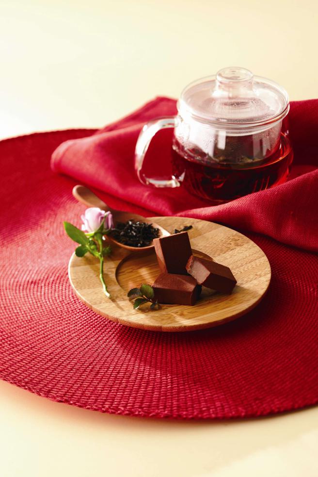 city’super ROYCE近年七夕情人节热销冠军－大吉岭红茶生巧克力，560元。（city’super 提供）