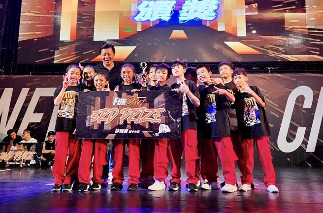 排舞賽國中小組季軍「RAIN CITY KIDZ」。（板橋區公所提供）