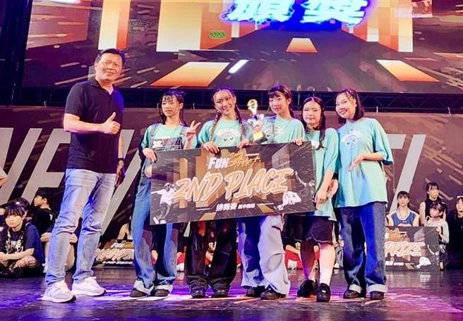 排舞賽高中職組亞軍「Mini dsdj」。（板橋區公所提供）